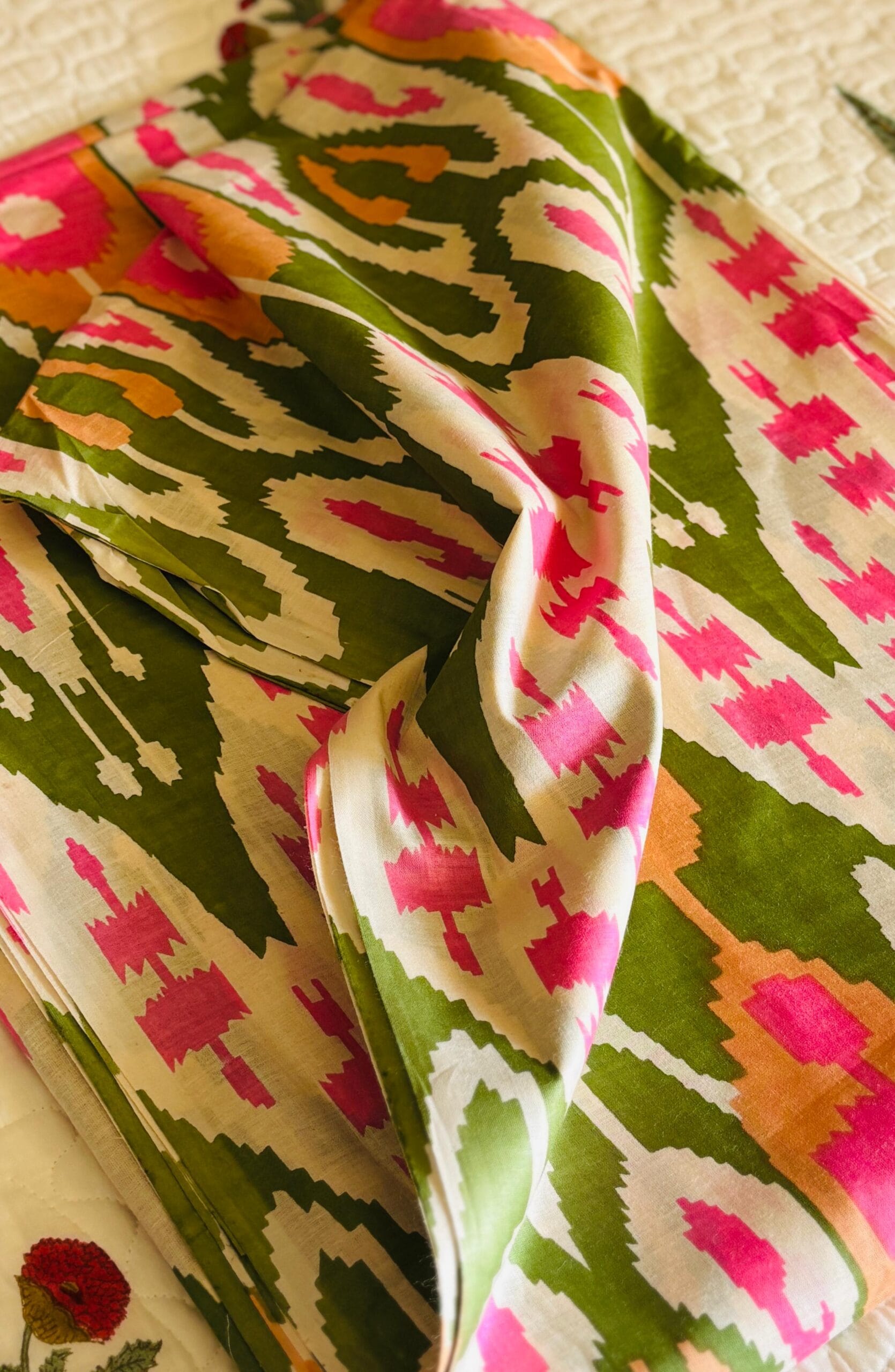 100./. Cotton Mul Fabrics, Hara Aur Gulabi Ikkat ☘️🌸Raw Fabrics - Pure Cotton 10 Hara Ikkat 2 scaled 1